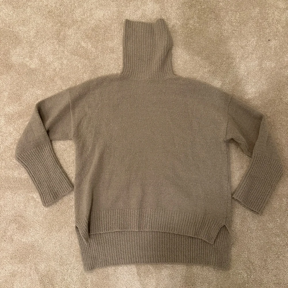 oversized turtleneck sweater - Picture 1 of 2